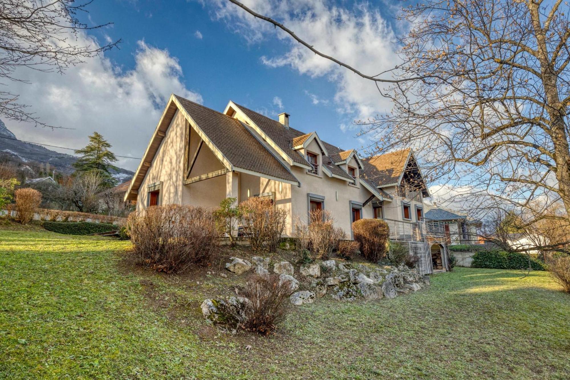 #Hp La Maison Des Lilas Large Family House Sleeps 12 Garden Seyssinet Exterior foto